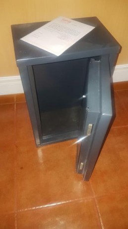 Pues eso. Vendo el armero SPS de Recarga grado 1. Perfecto estado, esta como nuevo. Homologado y con sus 00