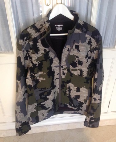 Chaqueta Técnica de caza softshell de última generación. Talla L.  Prenda de gran calidad, ligera, flexible, 02