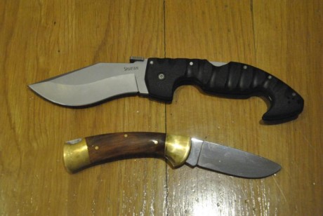 Vendo estas dos navajas, estan sin usar, no tienen caja
la Boker la vendo en 50 y la Spartan en 90, mas 00