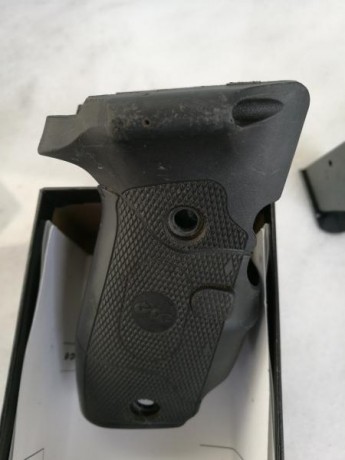 Saludos al foro,vendo unas cachas láser rojo CRIMSON TRACE validas para cualquier SIG SAUER P226,usadas 02