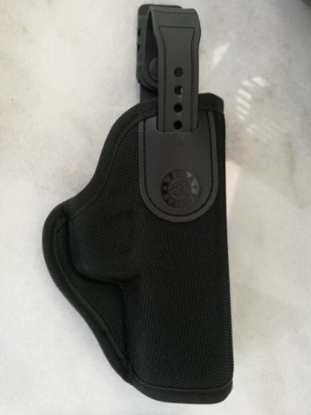 Saludos al foro,vendo un lote compuesto por una funda de cuero PIELCU nueva y una VEGA HOLSTER como nueva 02
