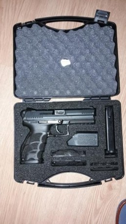 Vendo esta pistola guiada A, calibre 9 mm pb con tres cargadores de 15 cartuchos, unico propietario. El 00