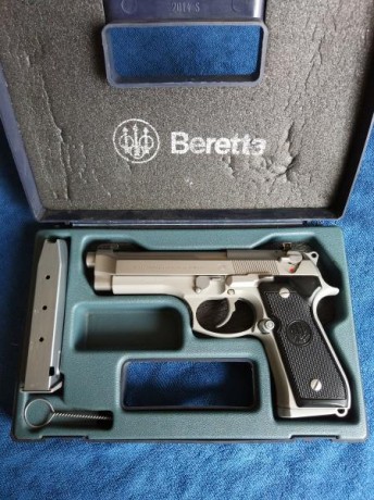 Vendo esta espectacular e icónica Beretta 92 FS Inox. 9mm.
La vendo porque no le doy el uso que se merece 10