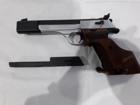 Vendo estupenda pistola alemana, en muy buen estado, marca ERMA cal 32, con dos cargadores, dos contra 00