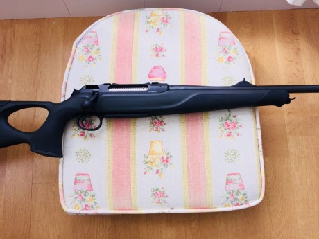 Vendo rifle  Sauer modelo  404 XT en calibre 300WM , con un segundo cargador de 4 balas. 2700€. El rifle 02