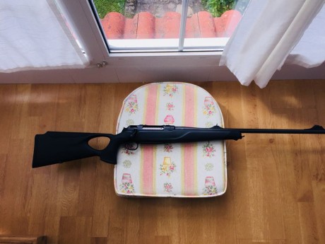 Vendo rifle  Sauer modelo  404 XT en calibre 300WM , con un segundo cargador de 4 balas. 2700€. El rifle 01