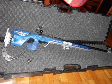 Vendo carabina walther anatomic de competición calibre 22. Tiene poco uso e incluye accesorios de limpieza 00