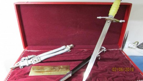 En venta daga conmemorativa, en su estuche original con placa con la inscripcion en aleman (Entregada 02