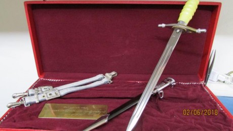 En venta daga conmemorativa, en su estuche original con placa con la inscripcion en aleman (Entregada 01