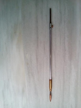 Con unos extensores para inflar las ruedas, previamente cortados, les he realizado con una terraja de 50