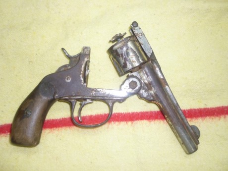 Hola a todos:
Esoty interesado en identificar unos modelos de armas.Yo, los he estado intentando localizar 00