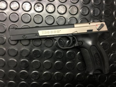 Se vende fantástica pistola calibre 22lr guiada en F. Se trata de una Hammerli X-esse long.
Todo original, 02