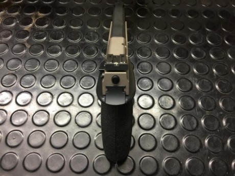 Se vende fantástica pistola calibre 22lr guiada en F. Se trata de una Hammerli X-esse long.
Todo original, 00