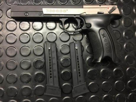 Se vende fantástica pistola calibre 22lr guiada en F. Se trata de una Hammerli X-esse long.
Todo original, 11