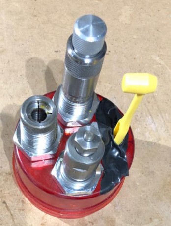 Vendo juego de Dies Lee del calibre 30-06 y 100 vainas en caja de munición de Frankford Arsenal, precio 01