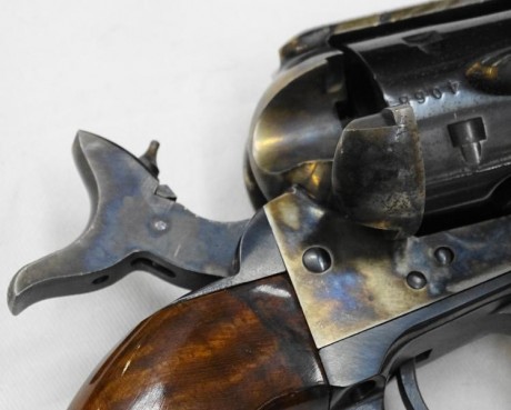 Revólver Aldo Uberti Catelaman modelo 1873 calibre 45 LC , cañón de 5.5 pulgadas . Muy bien conservado 01