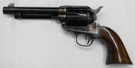 Revólver Aldo Uberti Catelaman modelo 1873 calibre 45 LC , cañón de 5.5 pulgadas . Muy bien conservado 00