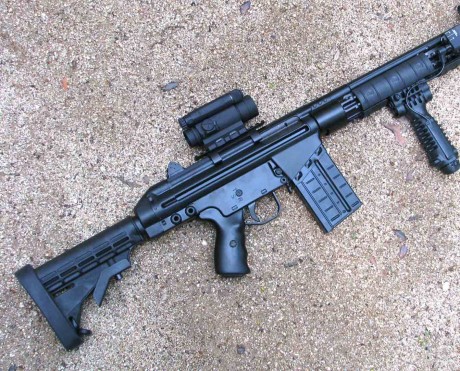 Nueva a estrenar, culata TAPCO extensible CETME. De tipo táctico y color negro. Se suministra preparada, 00