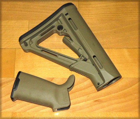 Impecable culata Magpul Industries CTR de tipo extensible y tono FDE. Se suministra con empuñadura Magpul 00