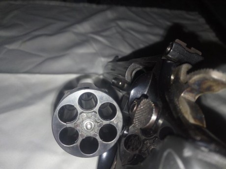 Hola a todos vendo revolver s&w mod 14-6 calibre 38 especial en muy buen estado precio 450 eu preferiria 01