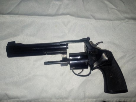 Hola a todos vendo revolver s&w mod 14-6 calibre 38 especial en muy buen estado precio 450 eu preferiria 00
