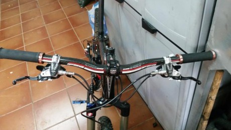 vendo orbea alma carbon de 26" Talla S.
llantas mavic slr(con rodamiento hubdoctor en el nucleo), 00