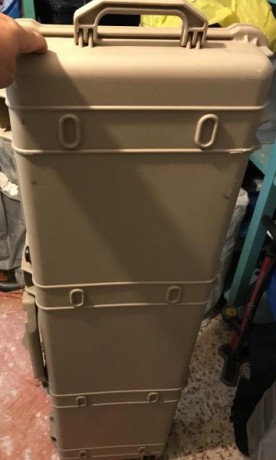 Hola, vendo maleta rígida Pelican 1750 en color desert.
Características:
Largo (Exterior)134.6cm
Largo 00