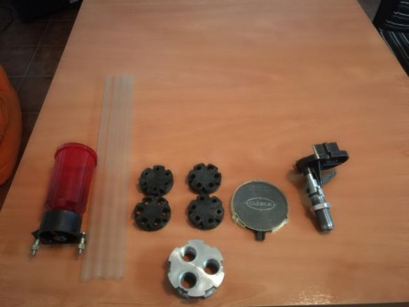 Buenas tardes, pongo en venta esta prensa progresiva LEE PRO 1000 DIES DEL 9mm. Completa.

 140€ 
 Portes 02