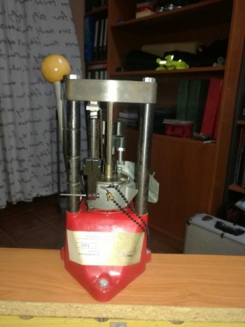 Buenas tardes, pongo en venta esta prensa progresiva LEE PRO 1000 DIES DEL 9mm. Completa.

 140€ 
 Portes 00