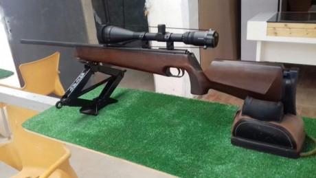 Hola, un compañero pone a la venta esta carabina Anschutz cal.22, su precio es de 700€ e incluye la mira 00