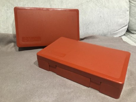 En venta dos estuches origuinales del revolver LLAMA MATRIAL las dos con su manual origuinal donde se 02