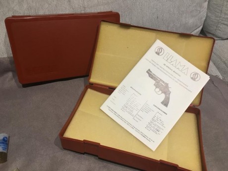 En venta dos estuches origuinales del revolver LLAMA MATRIAL las dos con su manual origuinal donde se 01
