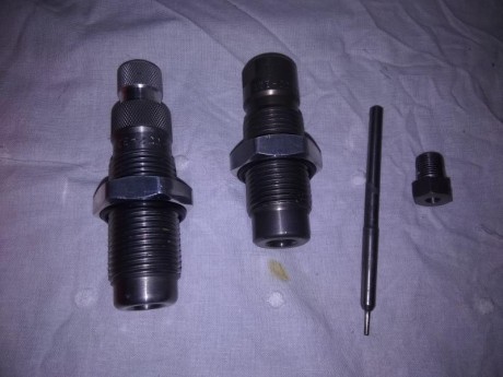 Vendo recalibrador y posicionador lee calibre 222r en su caja de plástico, poco uso. 20€
Shell plate hornady 02