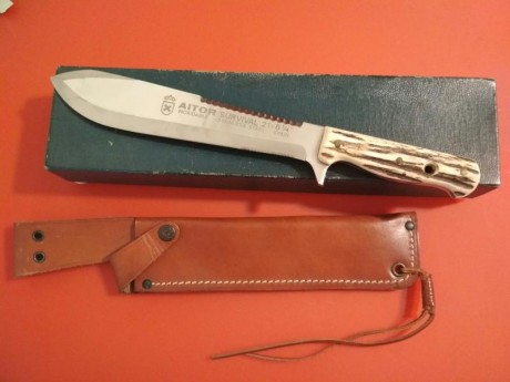Cuchillo Aitor Ermua, modelo Survival, en asta de Sambar. Nuevo a estrenar en su caja y funda .
Vendo 62