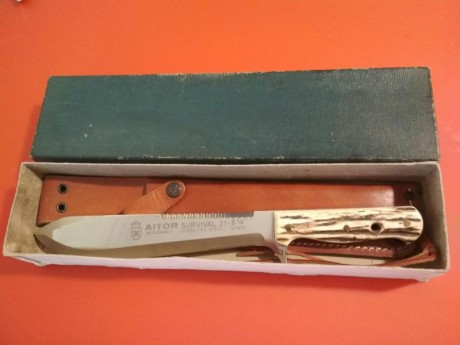 Cuchillo Aitor Ermua, modelo Survival, en asta de Sambar. Nuevo a estrenar en su caja y funda .
Vendo 61