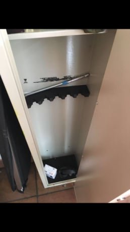 Hola, vendo armero para 5 armas largas de la marca M&cs.

El armero esta en Cornella de Llobregat.

Precio 00