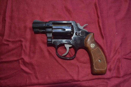 Se vende este revolver marca S&W, MOD AIRWEIGHT, en acero, de 2″ y calibre .38 SPL.
Buen estado de 00