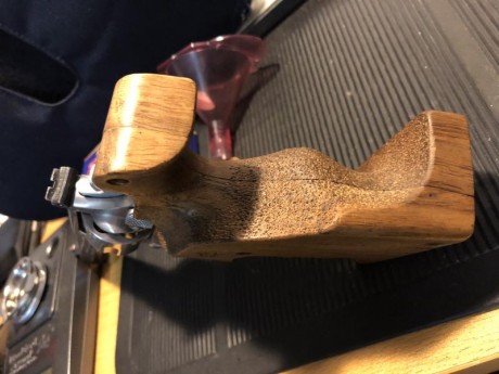 Buenos días. 

Vendo o cambio cacha Morini talla M por una talla L. 
 Las cachas están en perfecto estado, 00