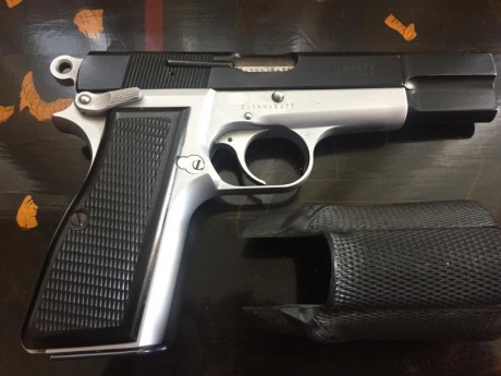 Se vende esta clasica pistola (sirve para las tiradas de clasicas) en perfecto estado con dos juegos de 02