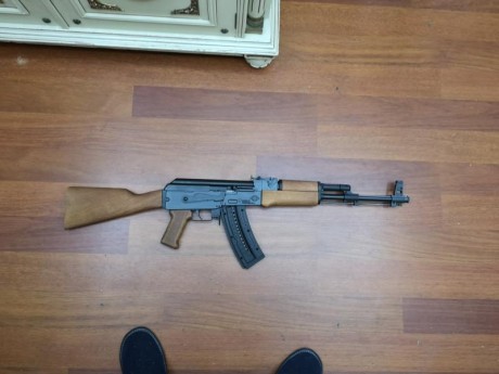 Vendo AK47 gsg en calibre 22lr esta nueva solo ha tirado 50 tiros esta en Bilbao 450€ 02