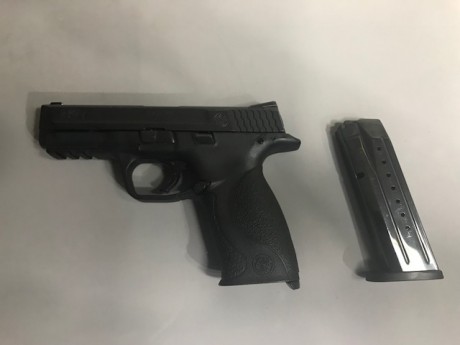 Se vende esta pistola en perfecto estado nueva solo tiene +-200 tiros el motivo de la venta es hacer hueco 02