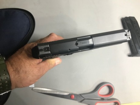 Se vende esta pistola en perfecto estado nueva solo tiene +-200 tiros el motivo de la venta es hacer hueco 00