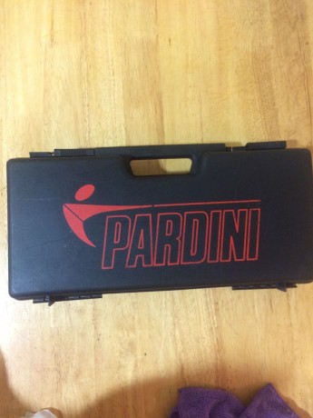   Hola vendo una pardini Pc9 de 6”, con 3 muelles 2 cargadores utensilios originales de desmontar y maletín 02
