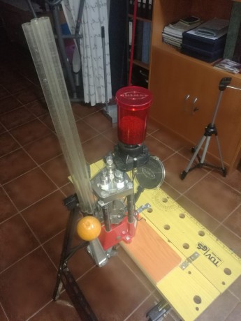 Buenas tardes, pongo en venta esta prensa progresiva LEE PRO 1000 DIES DEL 9mm. Completa.

 140€ 
 Portes 110