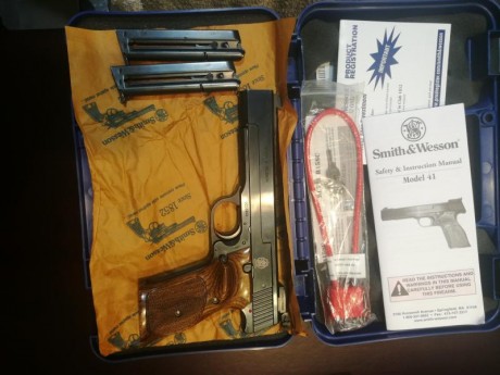 Vendo Smith & Wesson serie 41, calibre 22, cañón de 6"
por 500€ mas gastos de envío. Esta completamente 00