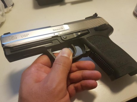 Se vende USP Standar bicolor 9mm PB con Alza micrométrica, Guiada en la F y se incluye:

- 4 cargadores
- 02