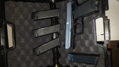 Se vende USP Standar bicolor 9mm PB con Alza micrométrica, Guiada en la F y se incluye:

- 4 cargadores
- 11