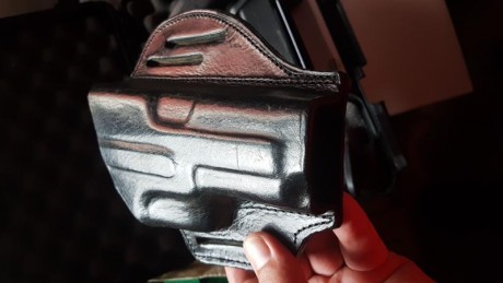 Se vende USP Standar bicolor 9mm PB con Alza micrométrica, Guiada en la F y se incluye:

- 4 cargadores
- 10
