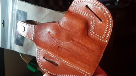 Se vende USP Standar bicolor 9mm PB con Alza micrométrica, Guiada en la F y se incluye:

- 4 cargadores
- 20