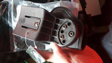 Se vende USP Standar bicolor 9mm PB con Alza micrométrica, Guiada en la F y se incluye:

- 4 cargadores
- 32